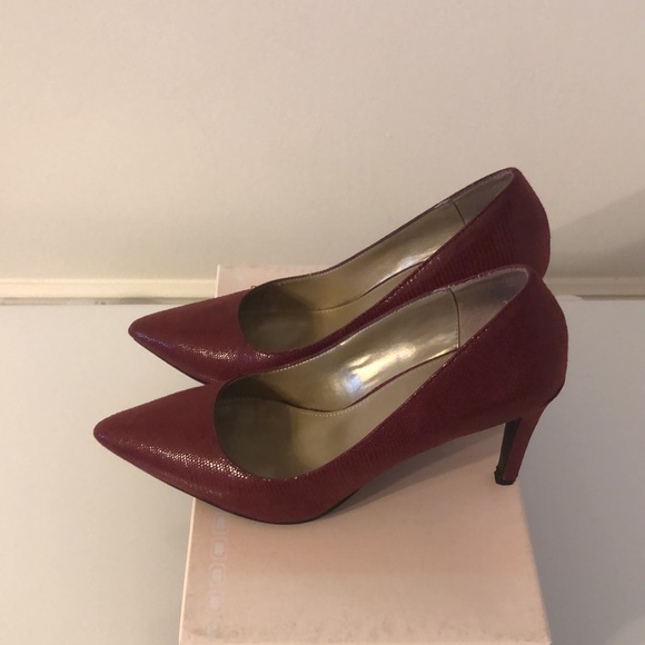 Bandolino Dark Red Heels - Picture 4 of 8